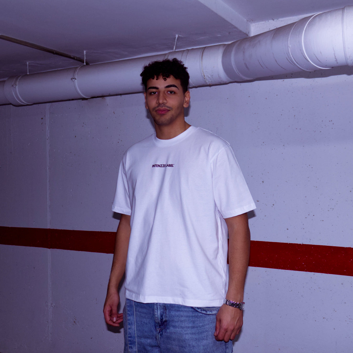 ICONIC WHITE TEE