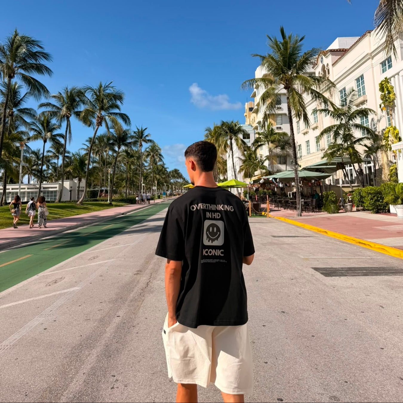ICONIC BLACK TEE